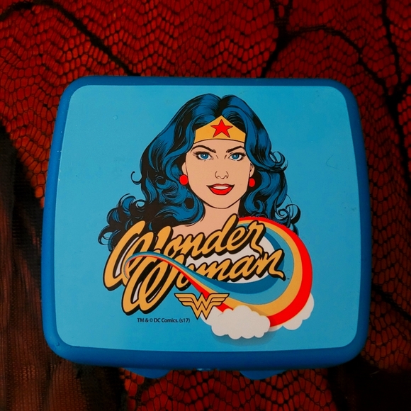 Tupperware Other - Wonder woman Tupperware sandwich container